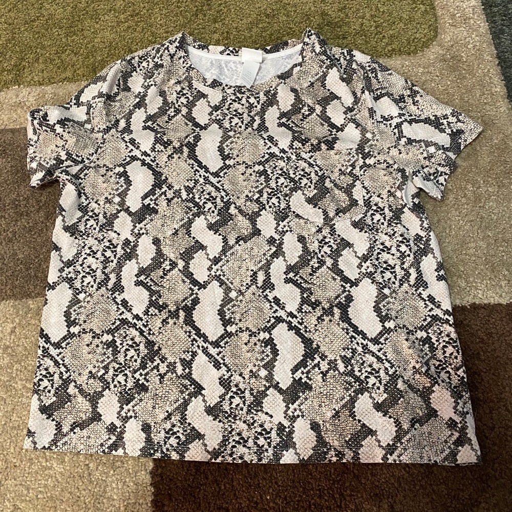 Snake print pocket tee